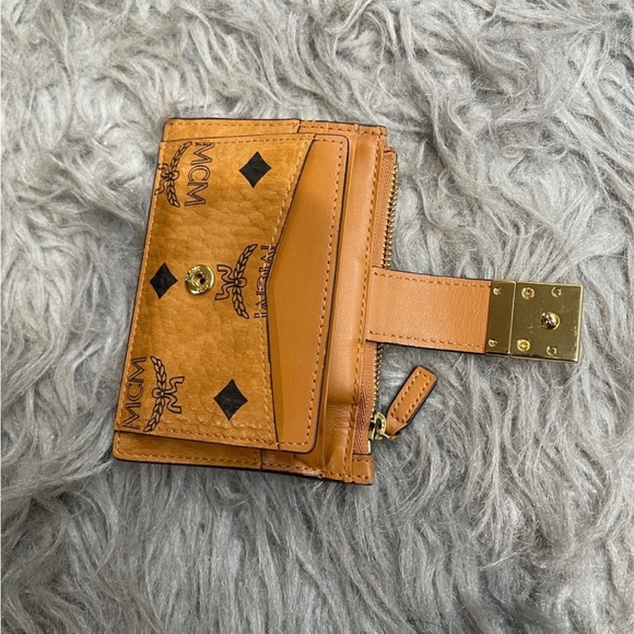 MCM Camera Bag in Visetos Original and Tracy Zip Card Case in Visetos Bundle - Picture 7 of 8